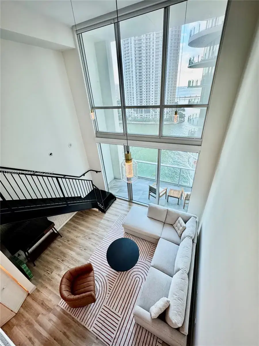 1 bedroom 1 bath Residential for sale at 300 S Biscayne Blvd # 1210, Miami FL 33131