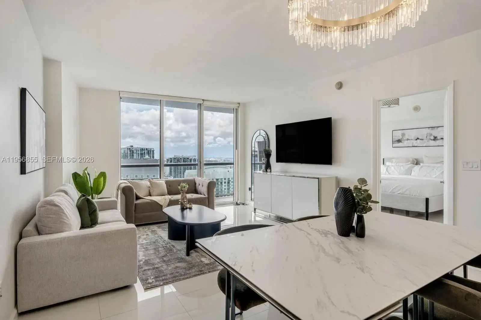 1 bedroom 1 bath Residential for sale at 485 Brickell Ave # 4706, Miami FL 33131