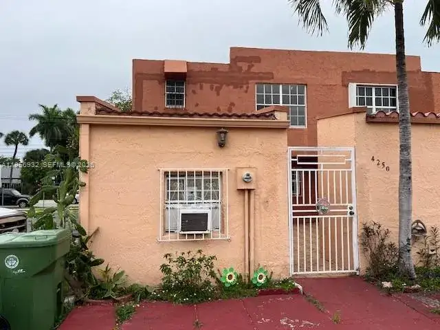 3 bedroom 2 bath Residential for sale at 4250 W 11th Ln # 43, Hialeah FL 33012
