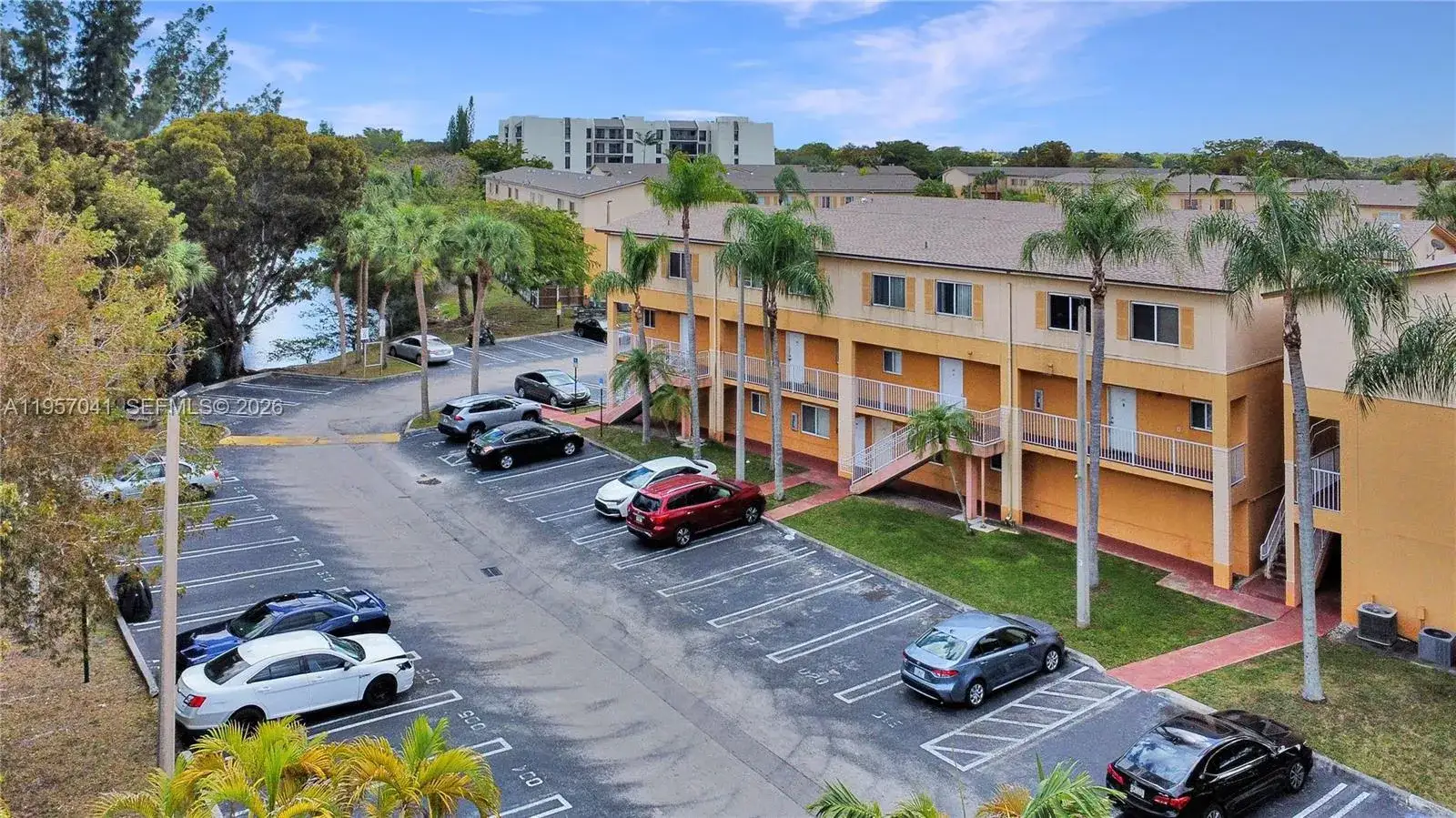 3 bedroom 2 bath Residential for sale at 6205 Kendale Lakes Cir # 289, Miami FL 33183