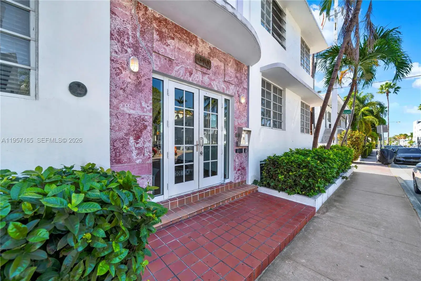 2 bedroom 2 bath Residential Lease for rent at 610 8th St # 102R, Miami Beach FL 33139