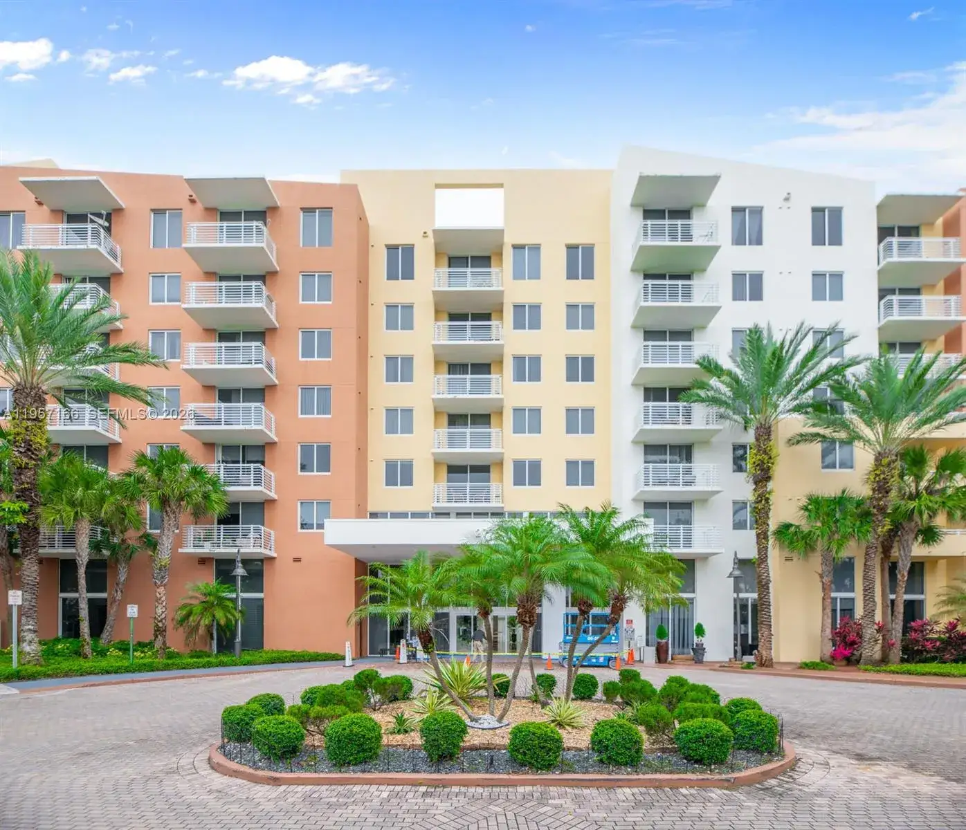 2 bedroom 2 bath Residential for sale at 2775 NE 187th St # 215, Aventura FL 33180