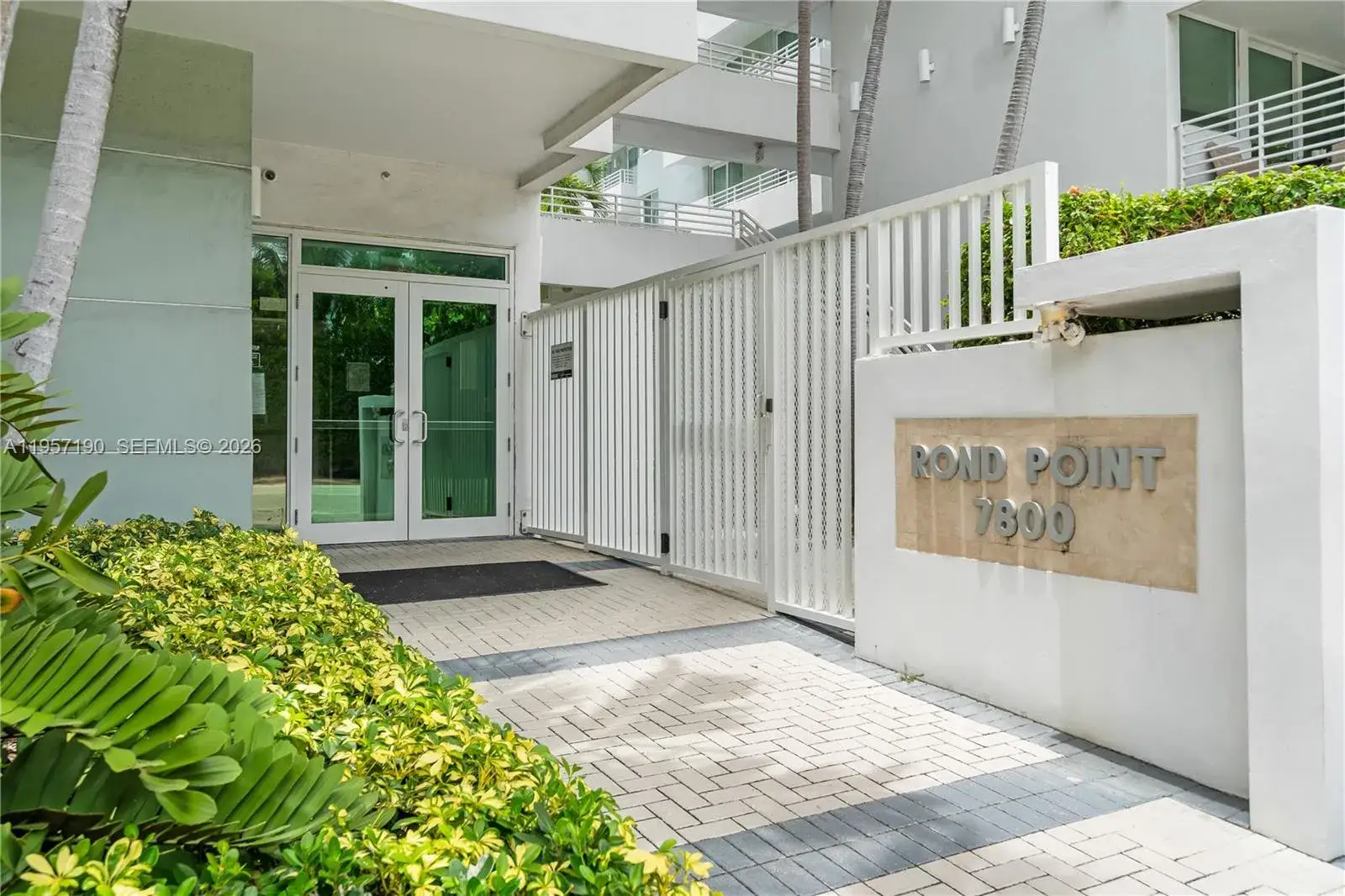 2 bedroom 2 bath Residential for sale at 7800 Collins Ave # 508, Miami Beach FL 33141