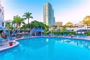 2 bedroom 2 bath Residential for sale at 19707 W Turnberry Way # 18L, Aventura FL 33180