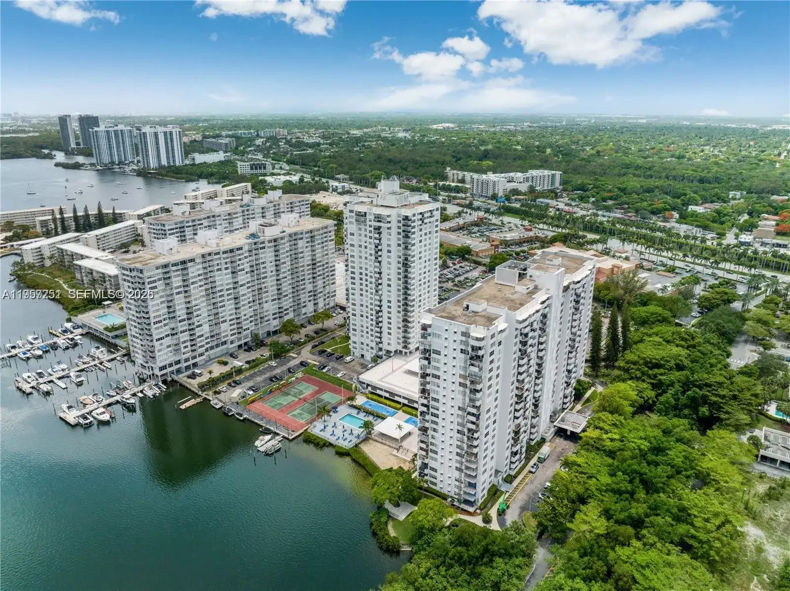 1 bedroom 1 bath Residential for sale at 2750 NE 183rd St # 1801, Aventura FL 33160