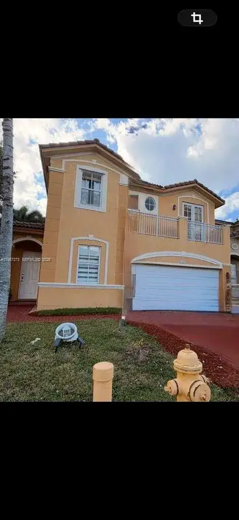 5 bedroom 4 bath Residential for sale at 7586 NW 113th Path, Doral FL 33178