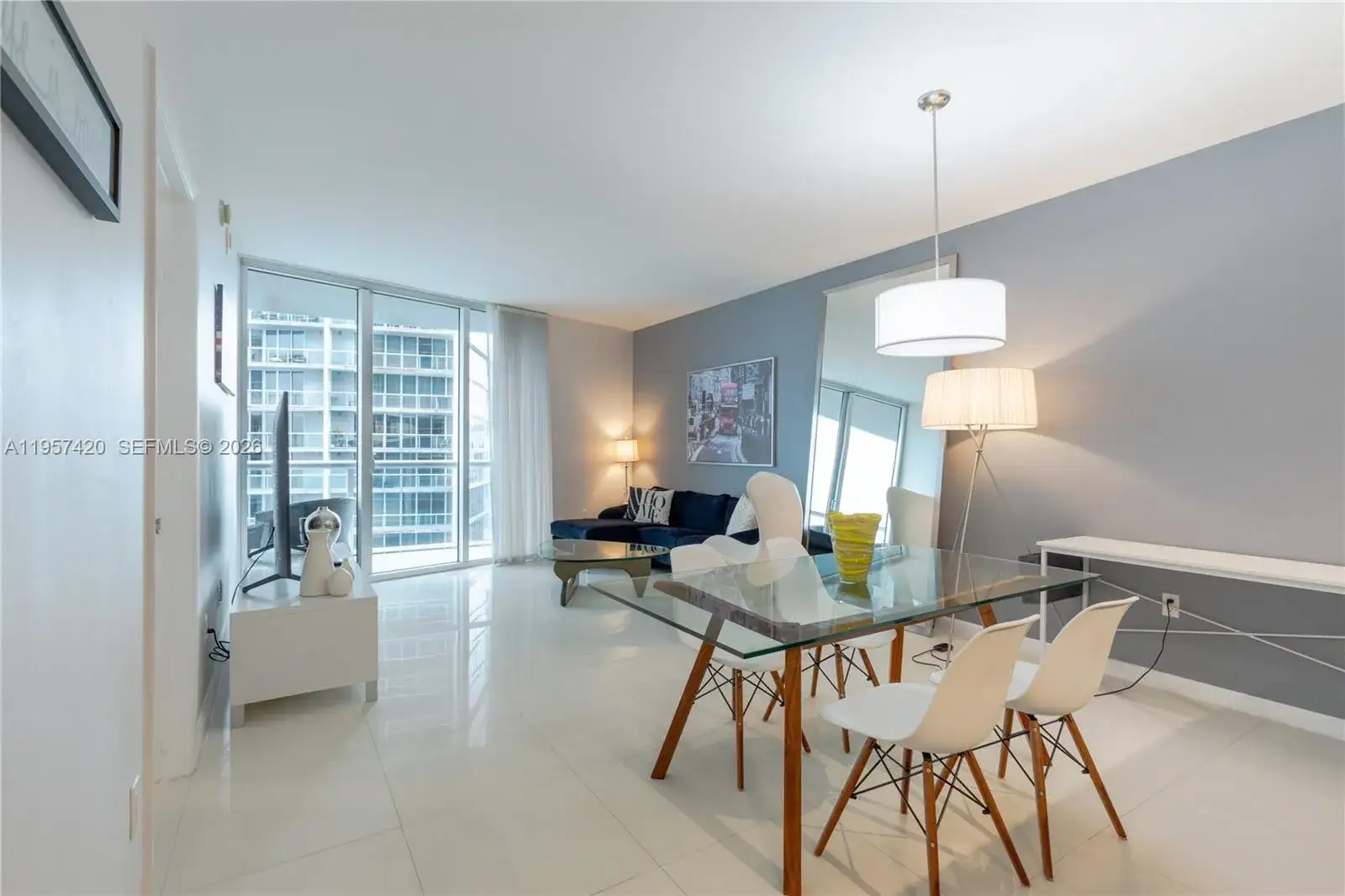 1 bedroom 1 bath Residential for sale at 475 Brickell Ave # 4511, Miami FL 33131