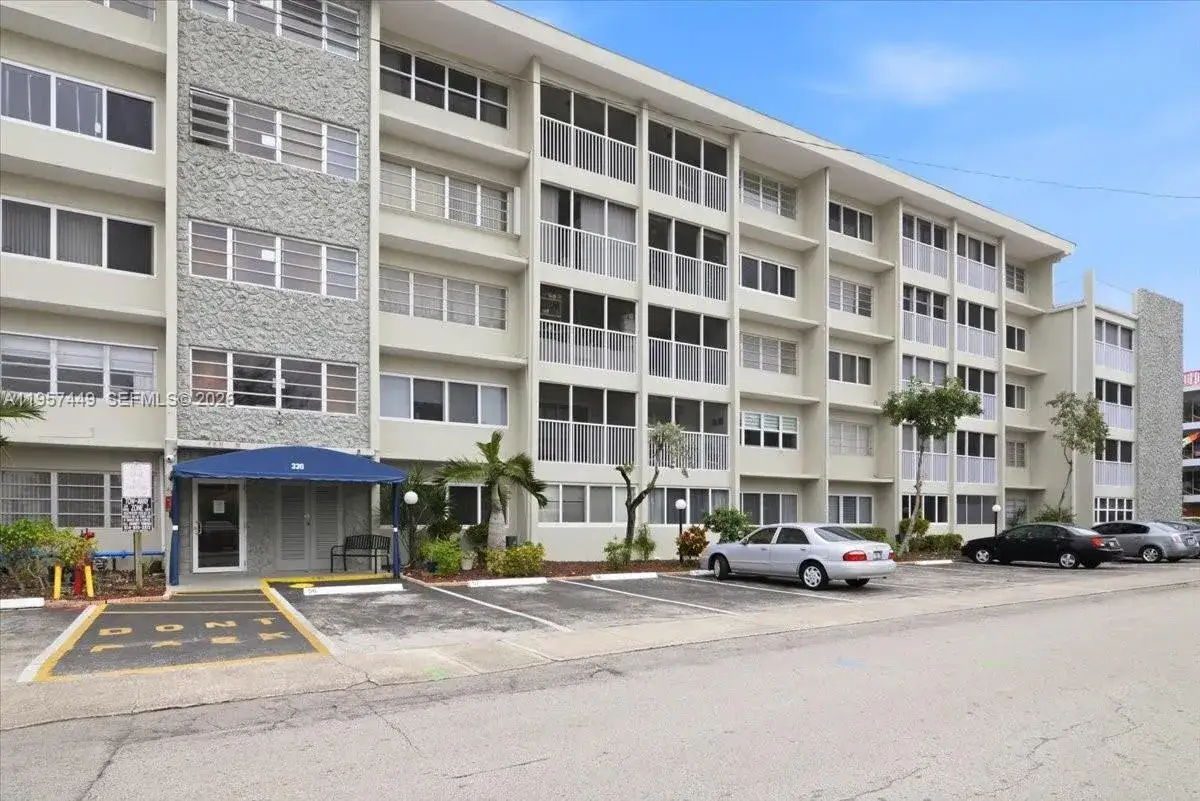 1 bedroom 1 bath Residential for sale at 330 SE 2nd St # 501G, Hallandale Beach FL 33009