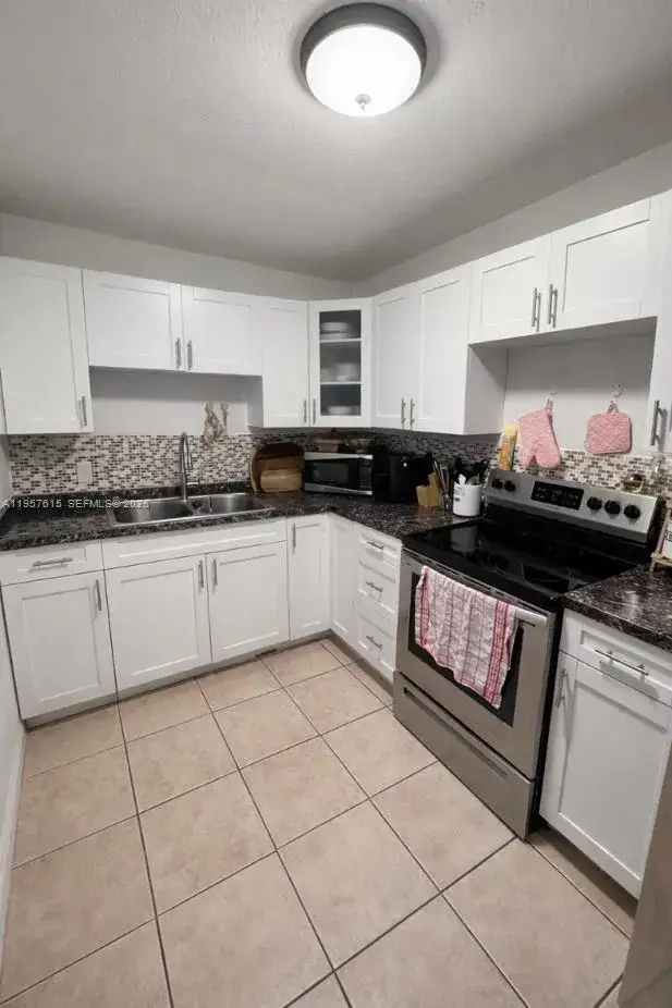 2 bedroom 2 bath Residential Lease for rent at 9459 SW 76th St # R8, Miami FL 33173
