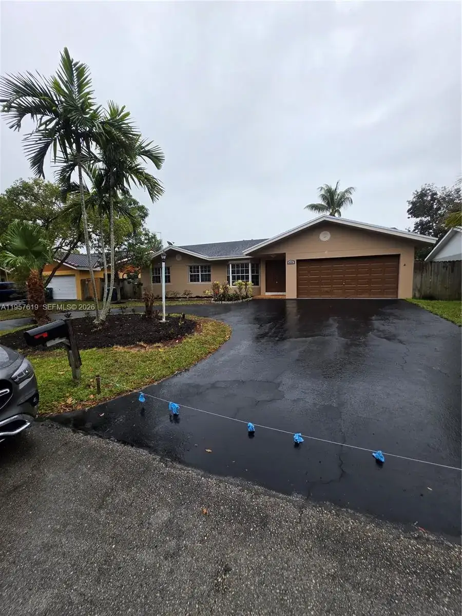 4 bedroom 3 bath Residential Lease for rent at 9034 SW 163rd Ter, Palmetto Bay FL 33157