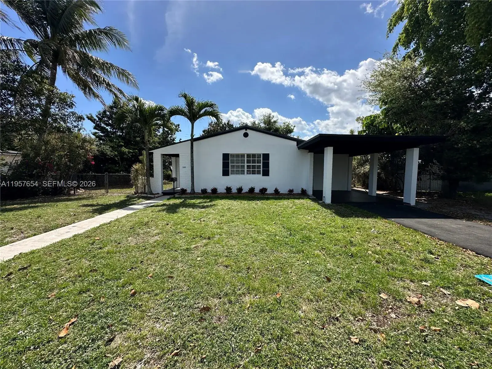 3 bedroom 1 bath Residential for sale at 580 NW 194th Ter, Miami Gardens FL 33169