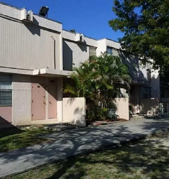 2 bedroom 1 bath Residential for sale at 6020 SW 68th St # 60, South Miami FL 33143