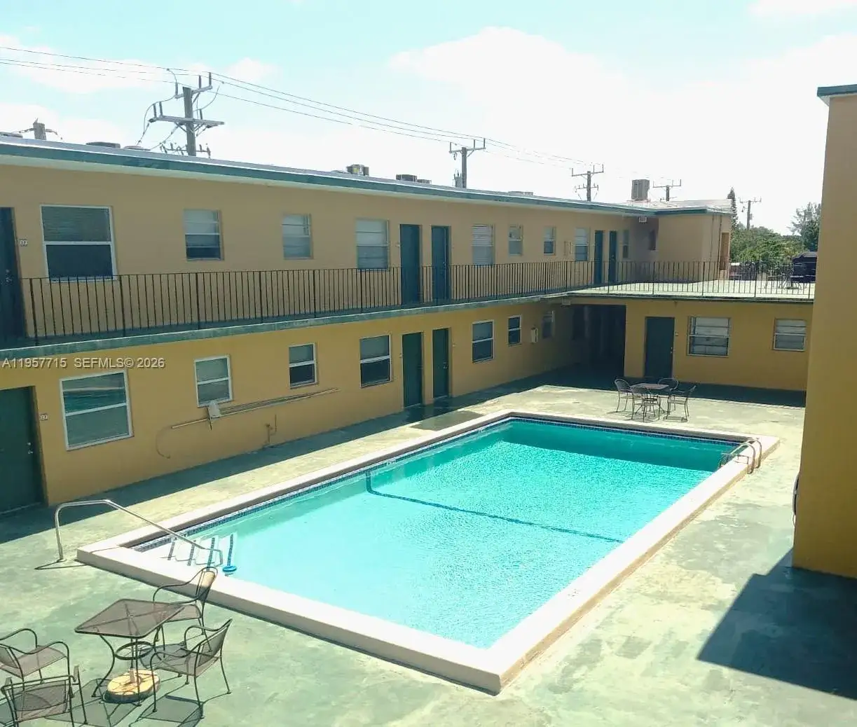 1 bedroom 1 bath Residential for sale at 1975 NE 135th St # 3C, North Miami FL 33181