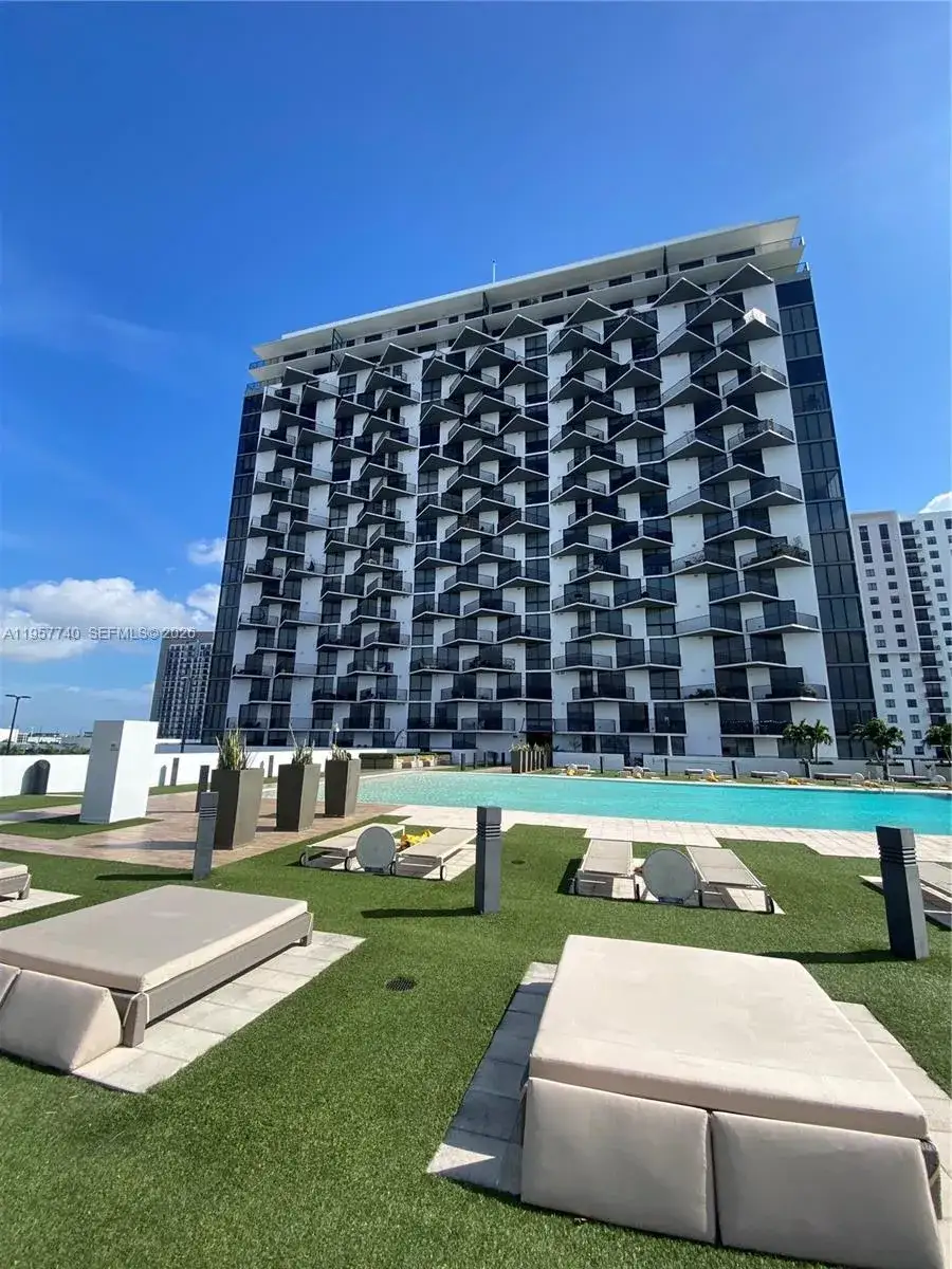 2 bedroom 2 bath Residential for sale at 5252 NW 85th Ave # 910, Doral FL 33166