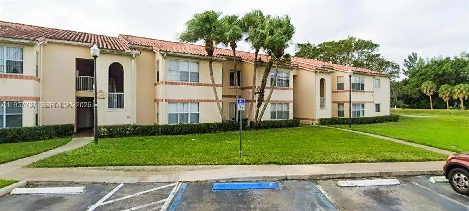 1 bedroom 1 bath Residential for sale at 3300 N Pinewalk Dr N # 1915, Margate FL 33063