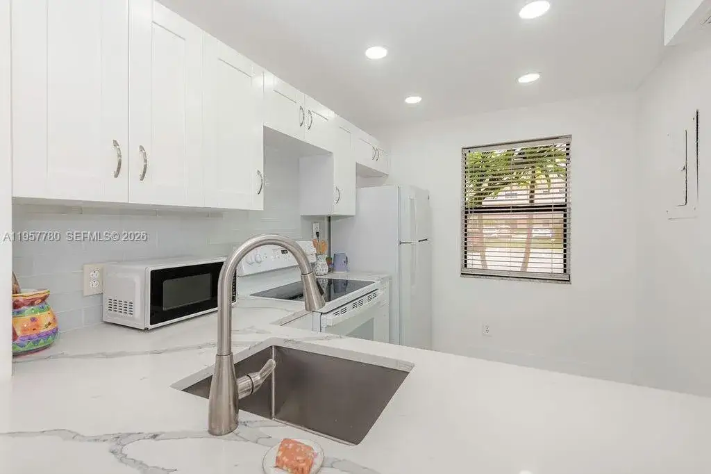 2 bedroom 2 bath Residential for sale at 10434 Sunrise Lakes Blvd # 109, Sunrise FL 33322