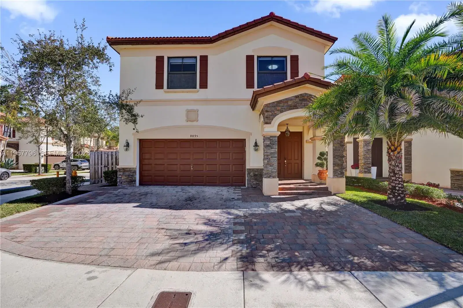 5 bedroom 4 bath Residential for sale at 8895 NW 100th Pl, Doral FL 33178