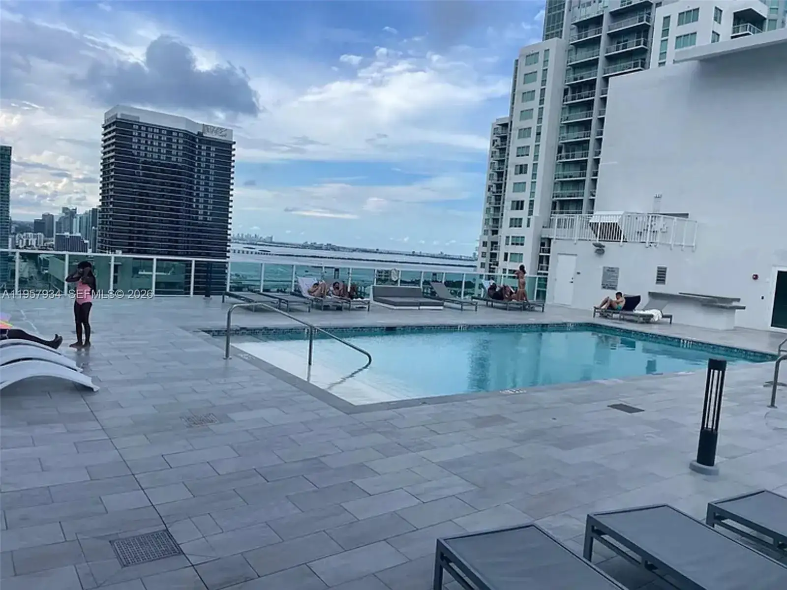 1 bedroom 1 bath Residential for sale at 133 NE 2nd Ave # 911, Miami FL 33132