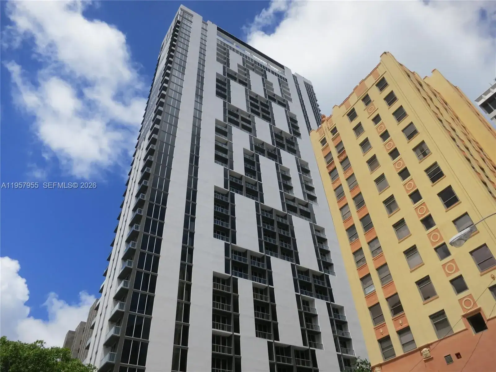 2 bedroom 1 bath Residential Lease for rent at 151 SE 1 St # 1902, Miami FL 33131