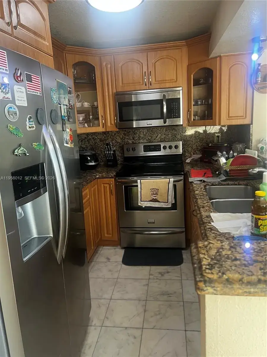 2 bedroom 2 bath Residential for sale at 11800 SW 18th St # 4, Miami FL 33175