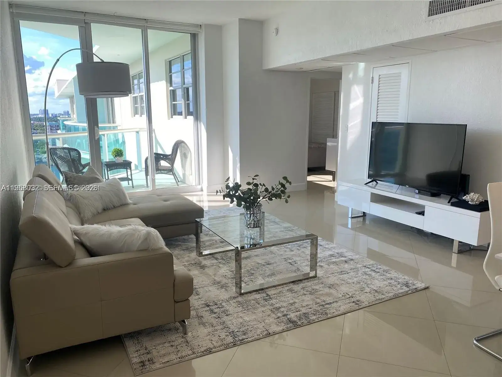 1 bedroom 1 bath Residential for sale at 3801 S Ocean Dr, Hollywood FL 33019