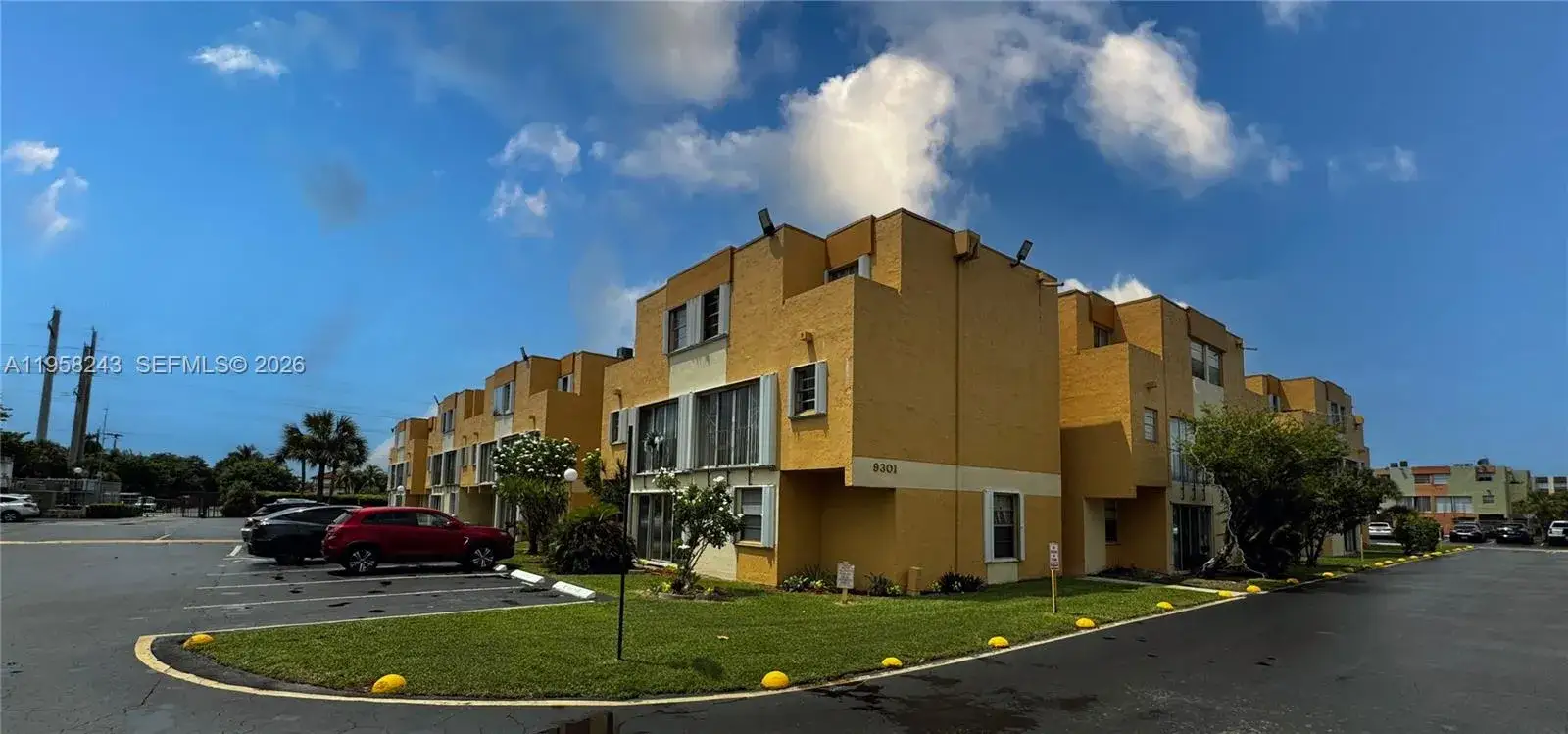 2 bedroom 1 bath Residential for sale at 9301 SW 4th St # 114E, Miami FL 33174