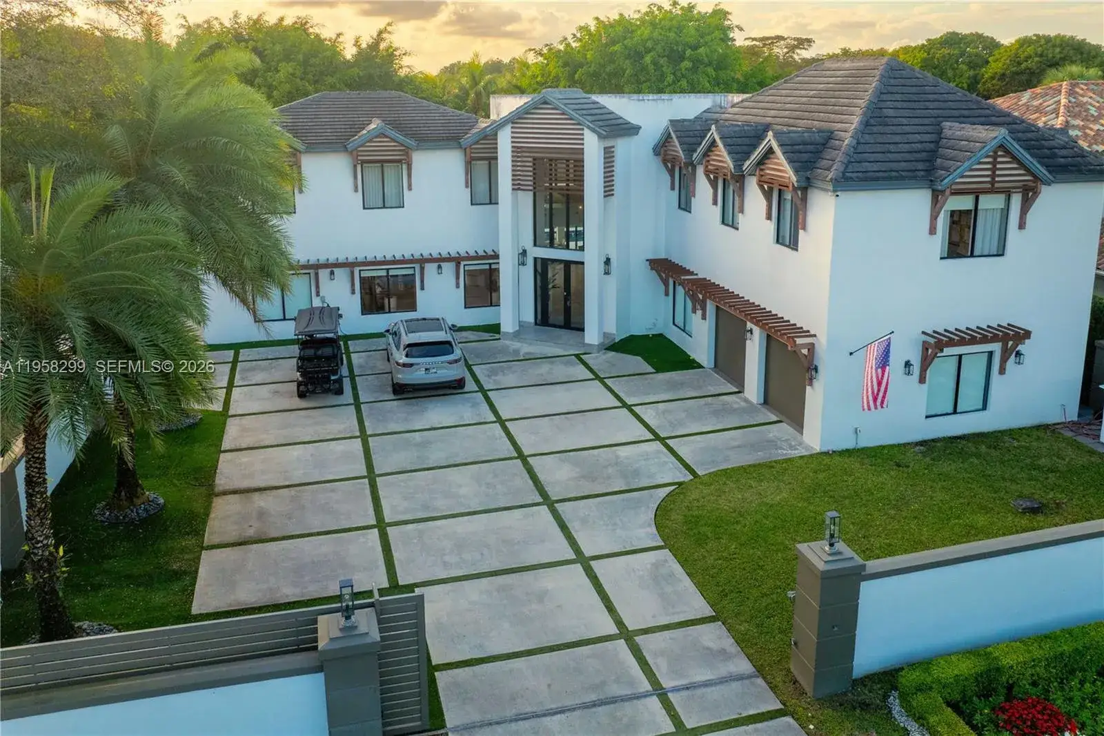 5 bedroom 5 bath Residential for sale at 4844 NW 94th Doral Pl, Doral FL 33178