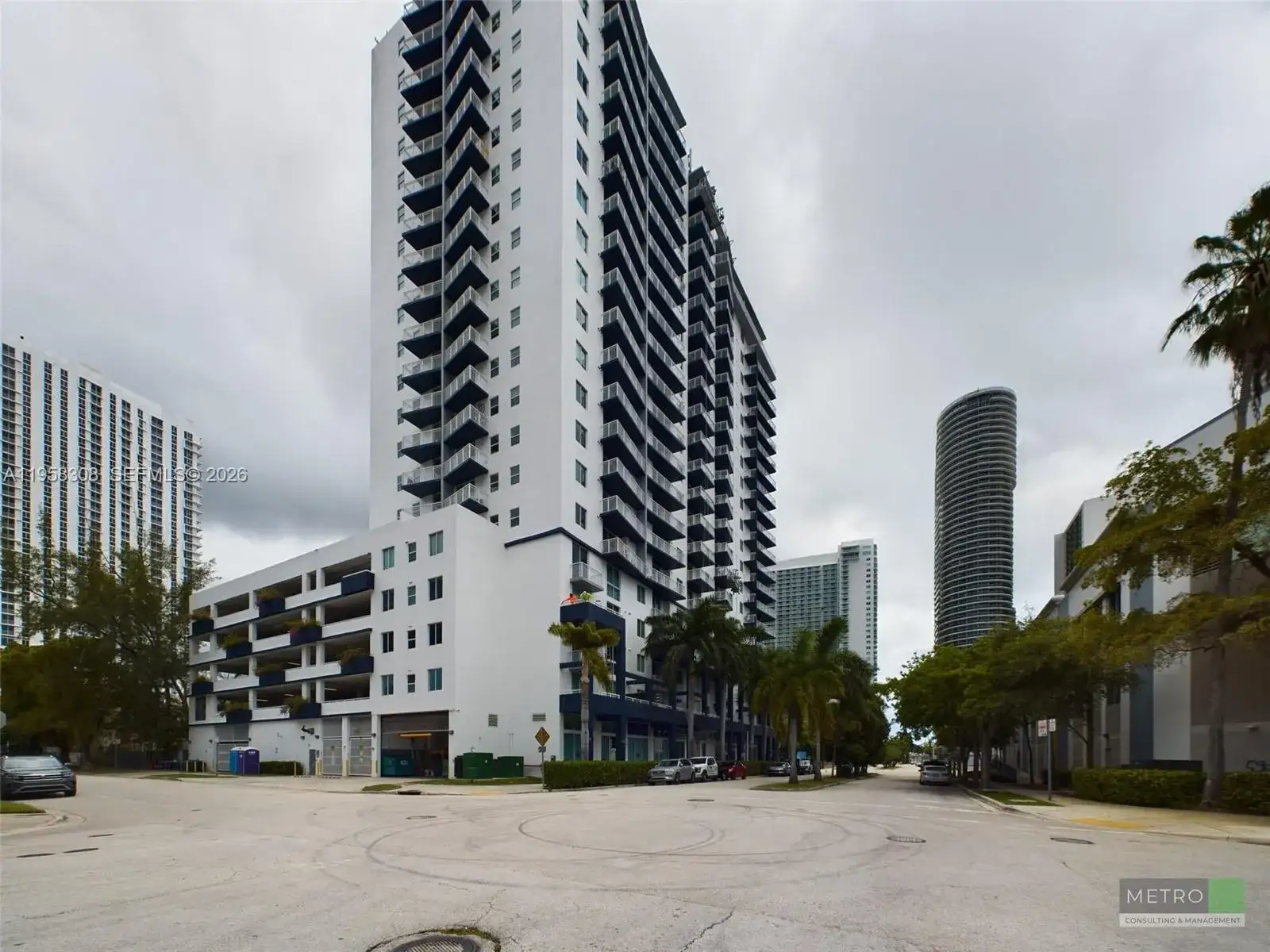 1 bedroom 1 bath Residential for sale at 275 NE 18th St # 1404, Miami FL 33132