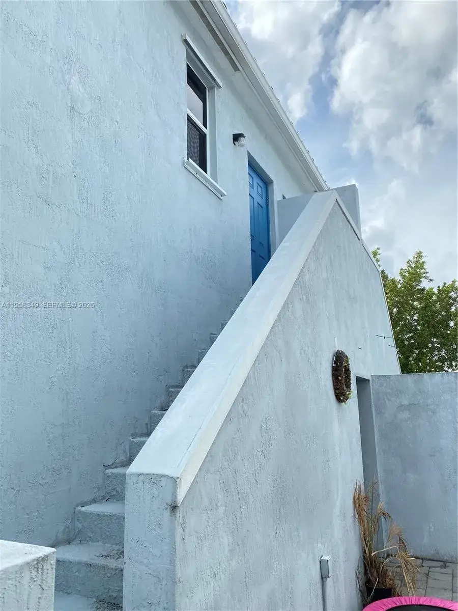 1 bedroom 1 bath Residential Lease for rent at 9430 SW 170th Psge # 0, Miami FL 33196