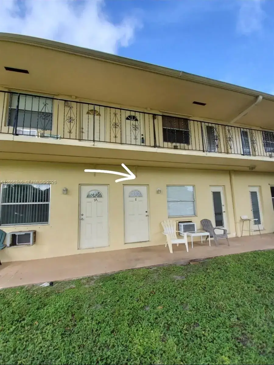 1 bedroom 1 bath Residential Lease for rent at 2621 Grant St # 8A, Hollywood FL 33020