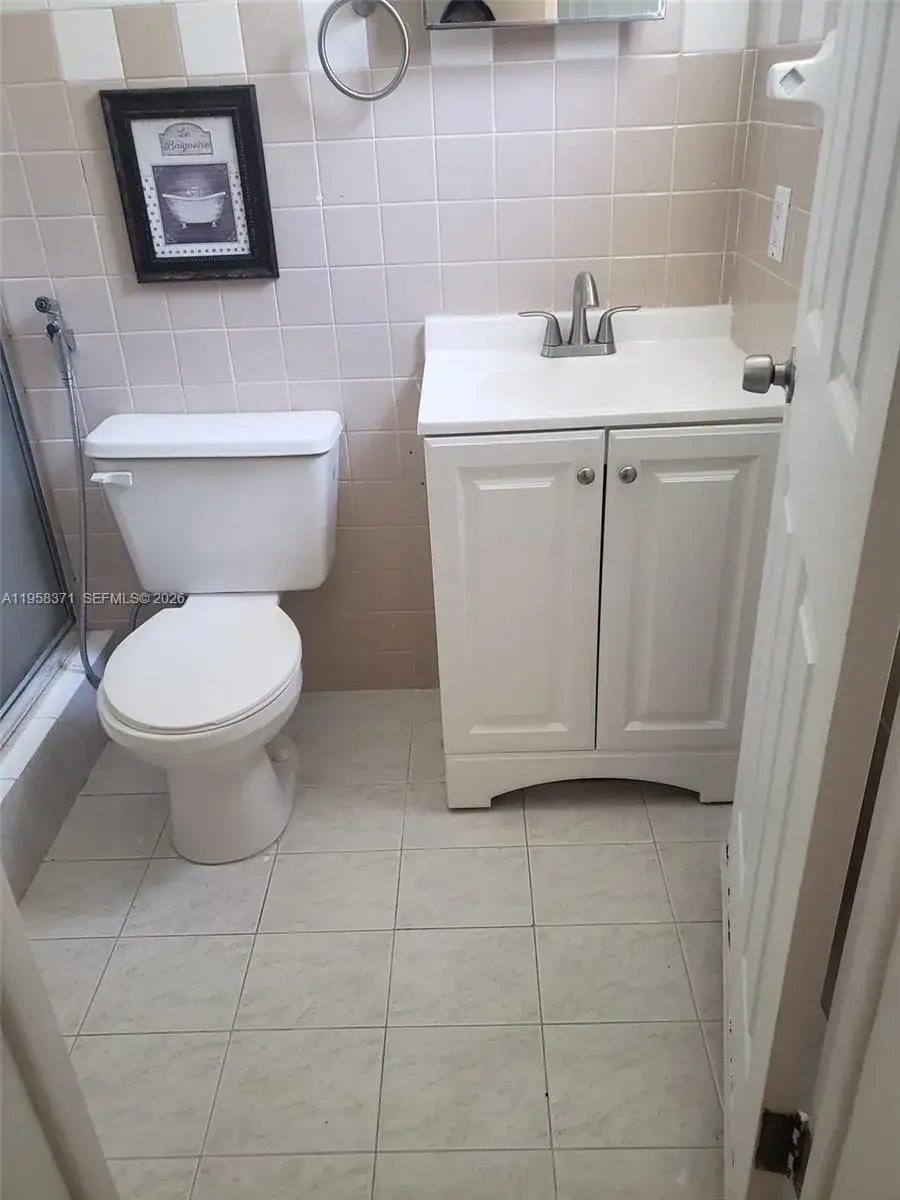 2 bedroom 1 bath Residential Lease for rent at 4610 SW 116th Ave, Miami FL 33165
