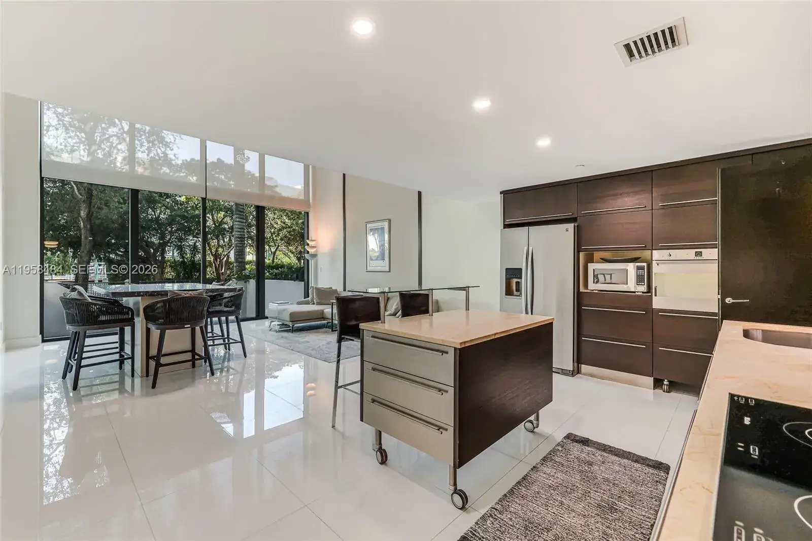 2 bedroom 2 bath Residential Lease for rent at 6000 Collins Ave # 112, Miami Beach FL 33140