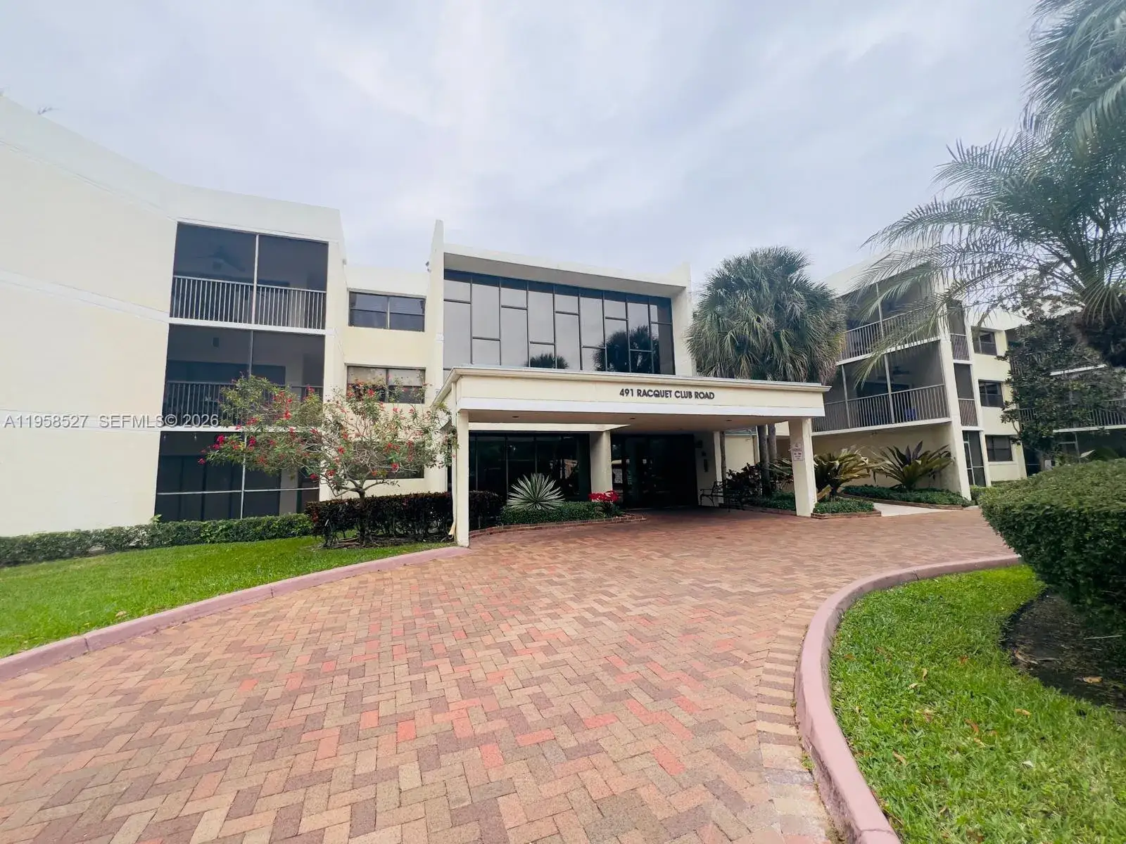 2 bedroom 2 bath Residential for sale at 491 Racquet Club Rd # 211, Weston FL 33326