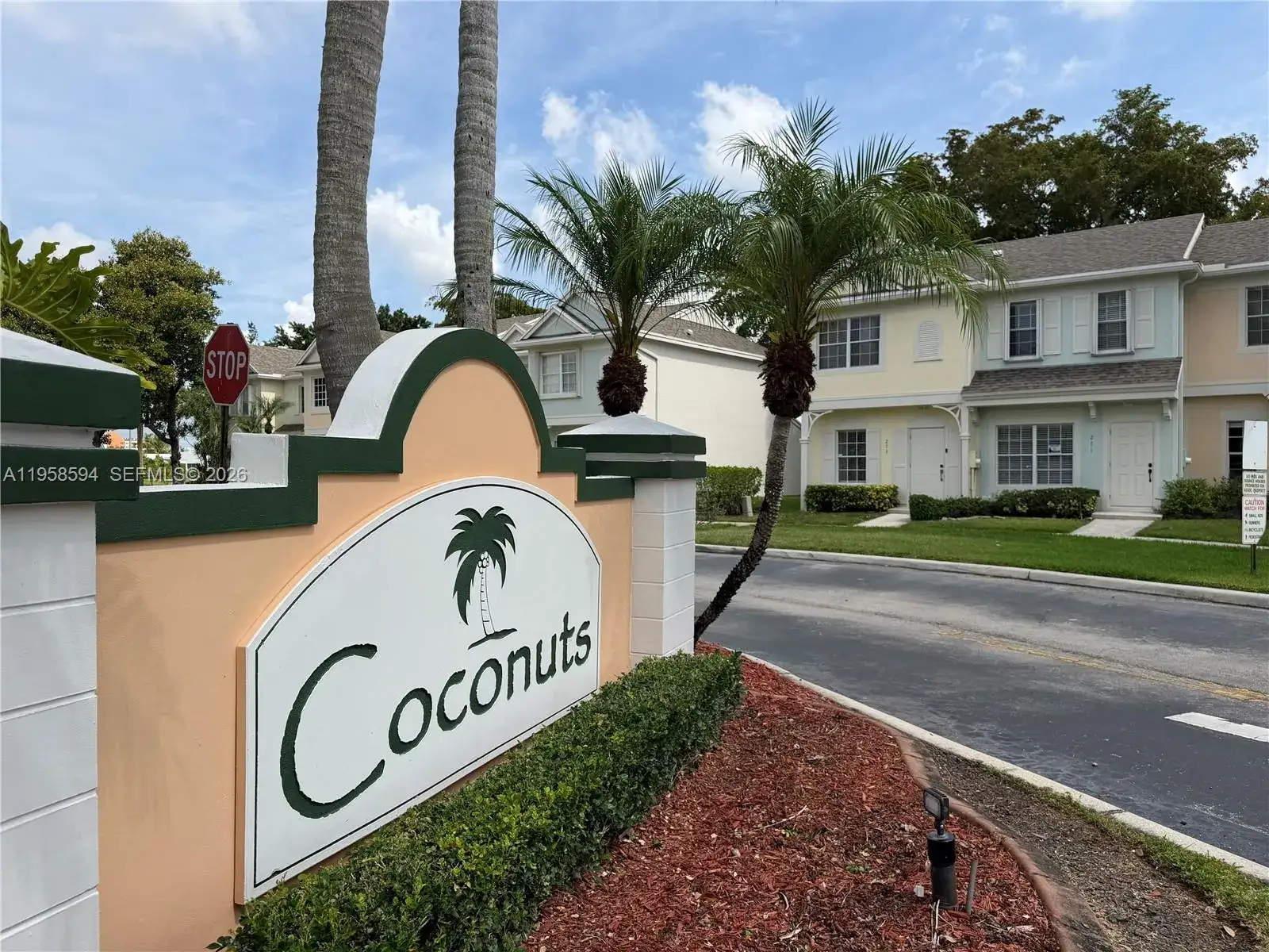 2 bedroom 2 bath Residential Lease for rent at 271 Duval Ct, Weston FL 33326