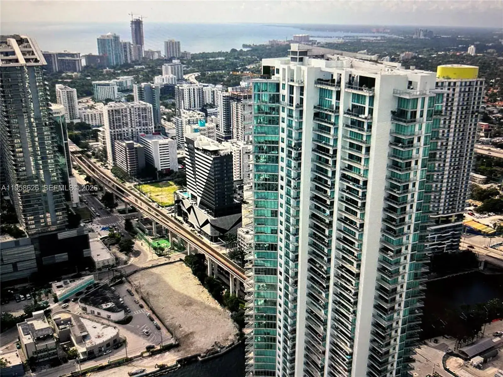 2 bedroom 2 bath Residential Lease for rent at 92 SW 3rd St # 3703, Miami FL 33130