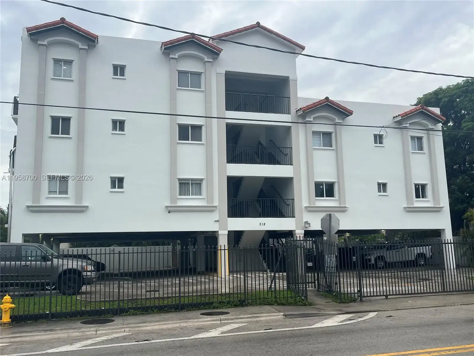 2 bedroom 1 bath Residential Lease for rent at 218 SW 8th Ave # 205, Miami FL 33130