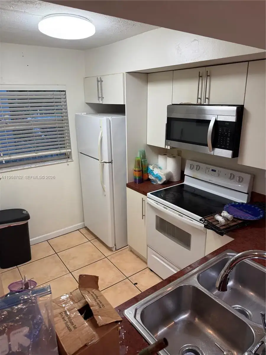 2 bedroom 1 bath Residential Lease for rent at 4600 SW 67th Ave # 232, Miami FL 33155