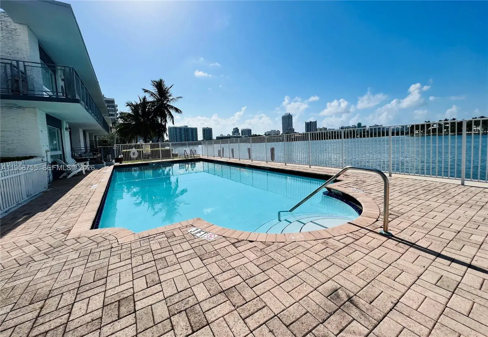1 bedroom 1 bath Residential Lease for rent at 946 Bay Dr # 4, Miami Beach FL 33141