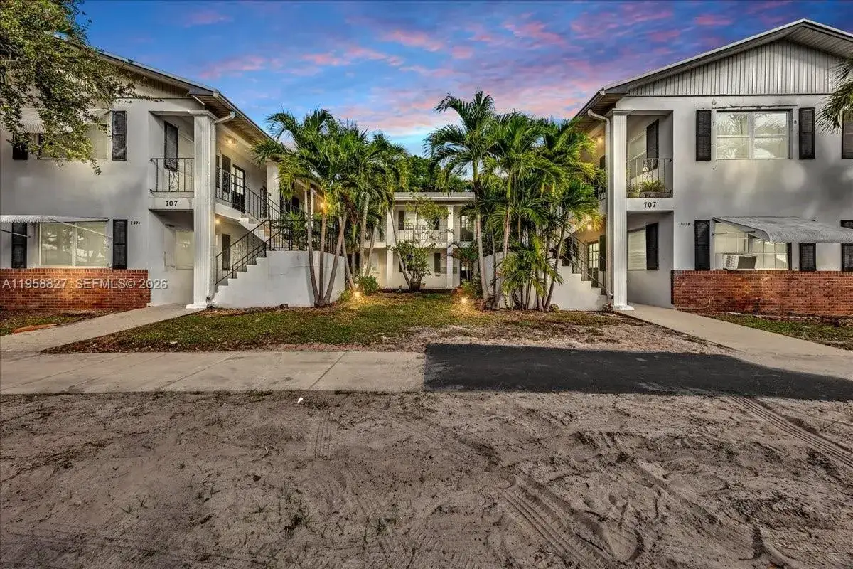 1 bedroom 1 bath Residential Lease for rent at 707 S 19th Ave # 9, Hollywood FL 33020