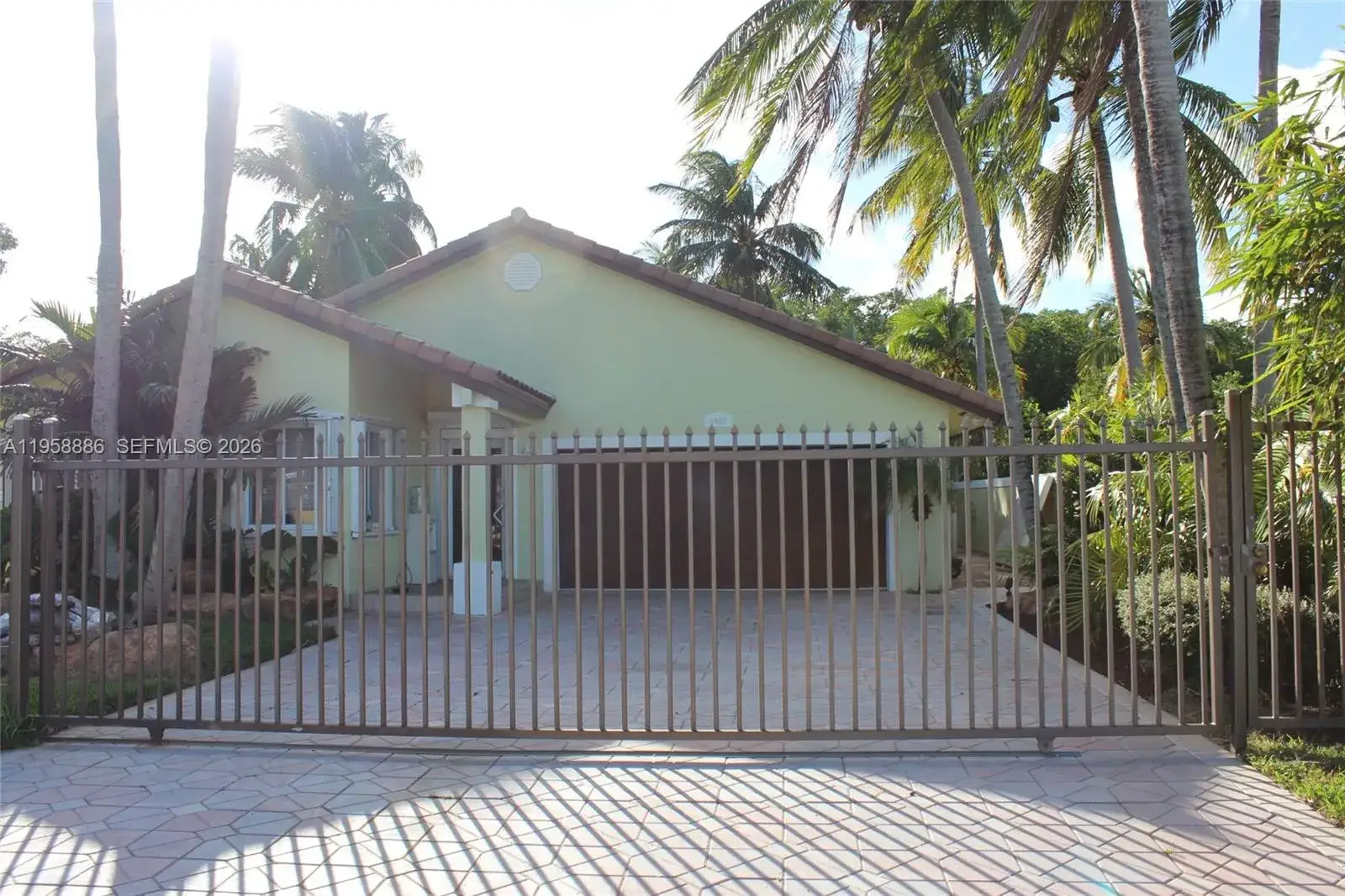 3 bedroom 2 bath Residential for sale at 4465 SW 38th Ter, Dania Beach FL 33312