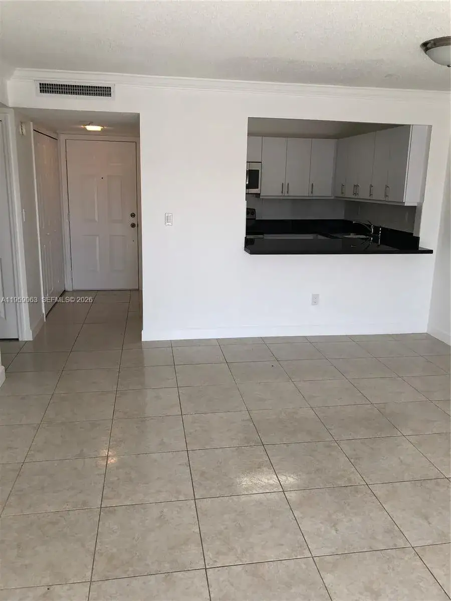 1 bedroom 1 bath Residential Lease for rent at 9301 SW 92nd Ave # A408, Miami FL 33176