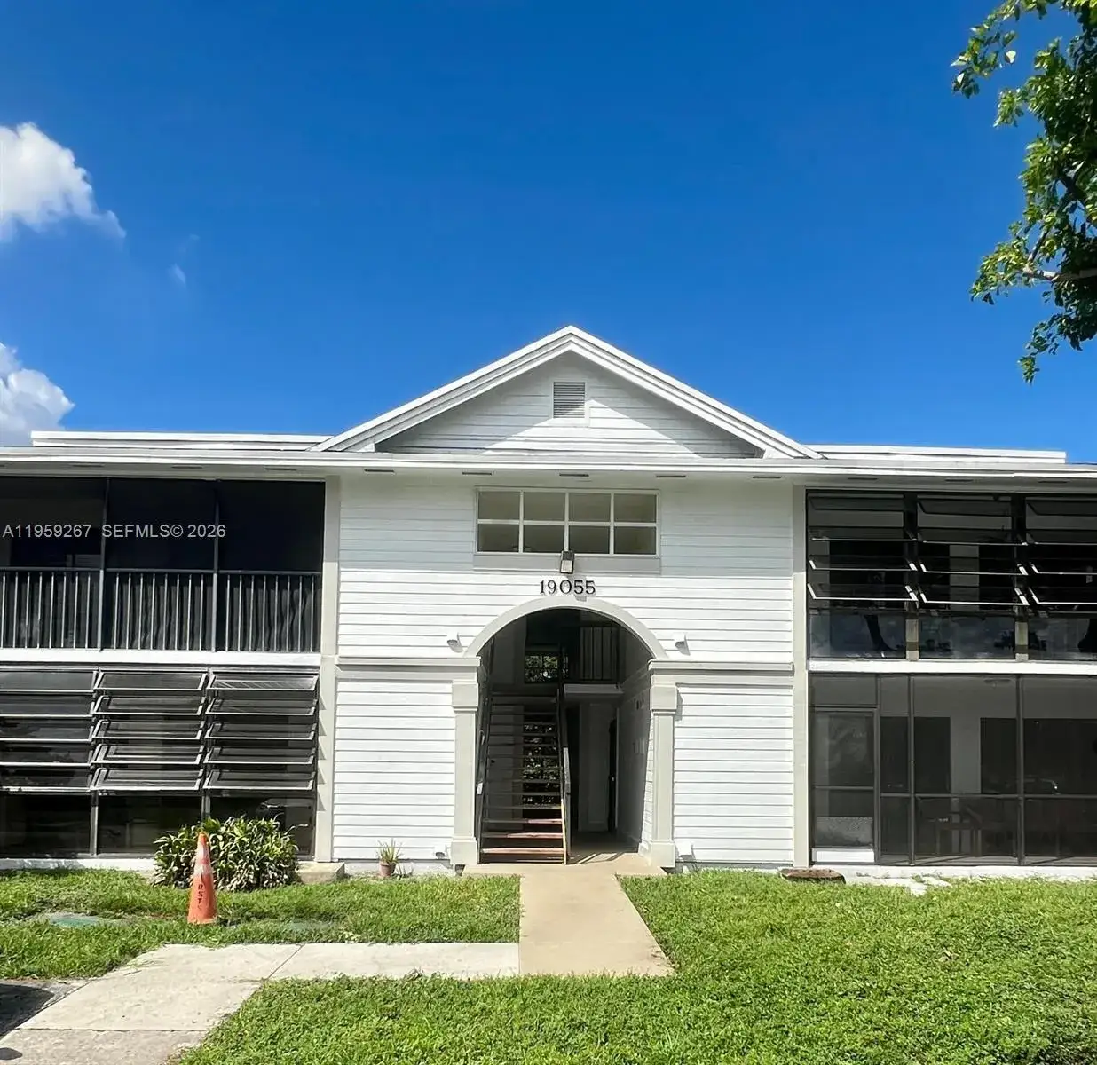 3 bedroom 2 bath Residential Lease for rent at 19055 NW 62nd Ave # 102, Hialeah FL 33015