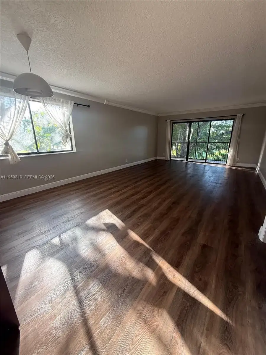 2 bedroom 2 bath Residential for sale at 402 Lakeview Dr # 201, Weston FL 33326