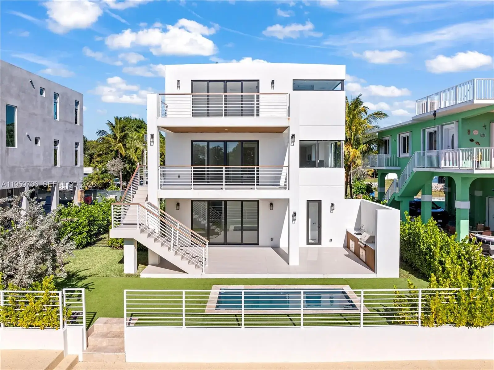 4 bedroom 4 bath Residential for sale at 124 Orchid St, Plantation Key FL 33070