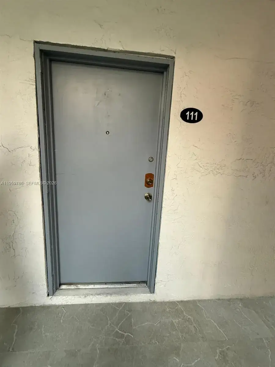 2 bedroom 2 bath Residential Lease for rent at 9520 SW 8th St # 111, Miami FL 33174