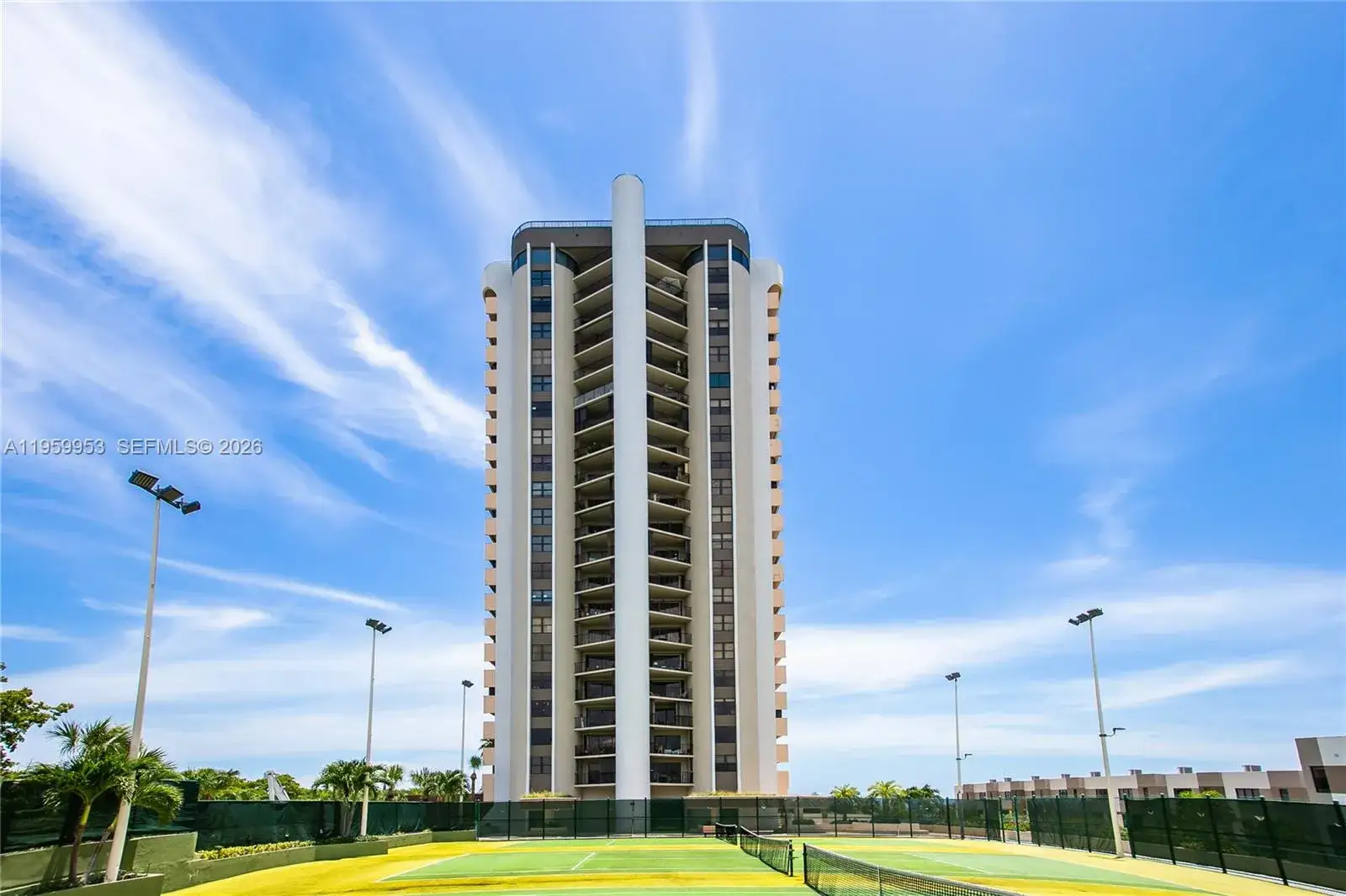 2 bedroom 3 bath Residential for sale at 1800 NE 114th St # 1810, Miami FL 33181