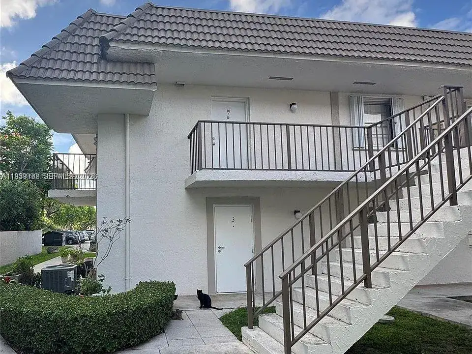 2 bedroom 2 bath Residential Lease for rent at 6911 SW 129 AV # 5, Miami FL 33183