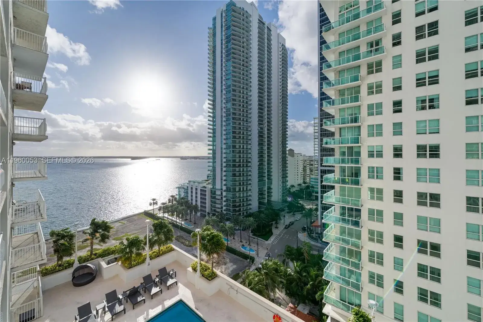 1 bedroom 1 bath Residential Lease for rent at 1200 Brickell Bay Dr # 1705, Miami FL 33131