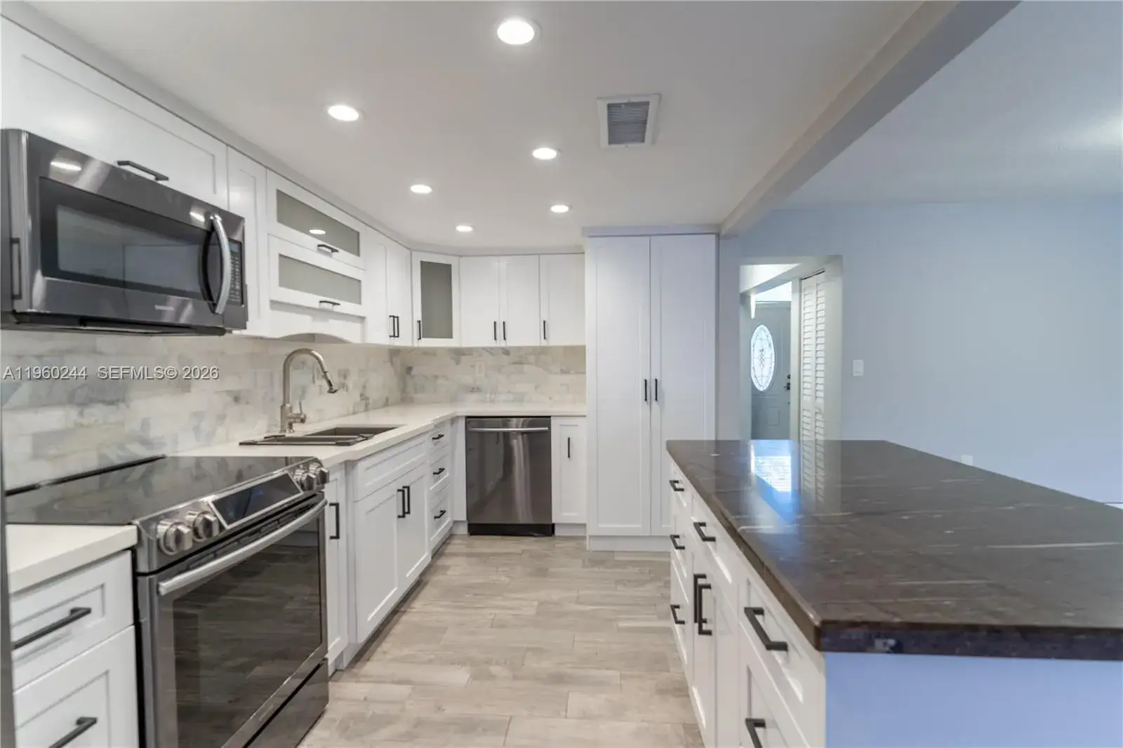 2 bedroom 2 bath Residential Lease for rent at 14271 Kendale Lakes Cir, Miami FL 33183