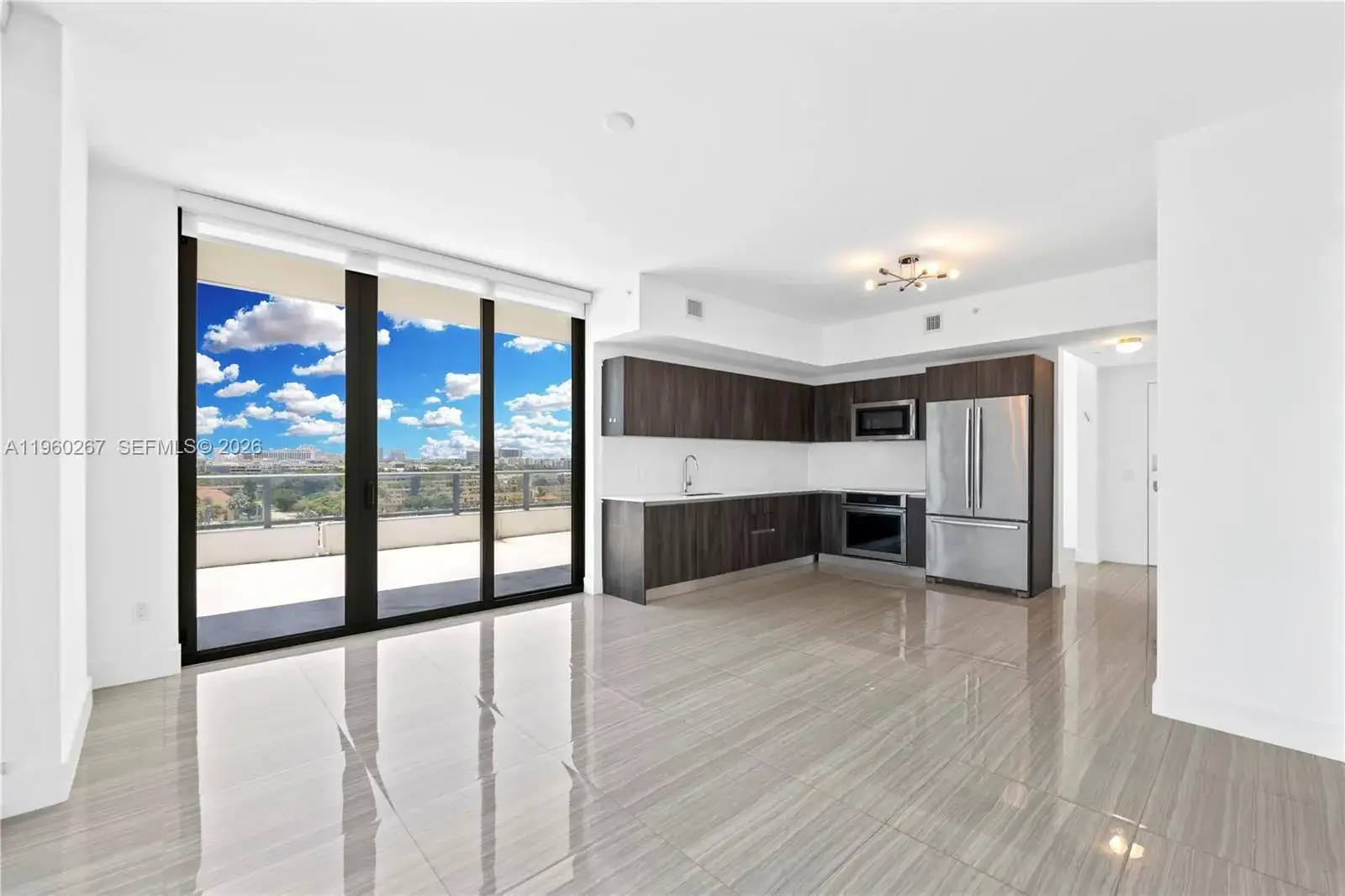 1 bedroom 2 bath Residential for sale at 2960 NE 207th St # 817, Aventura FL 33180